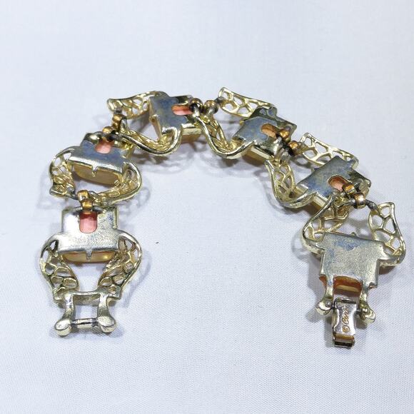 Vintage Coro Lucite Confetti Bracelet, Pink Lucite & Gold Tone Metal, 1950s - Picture 5 of 10